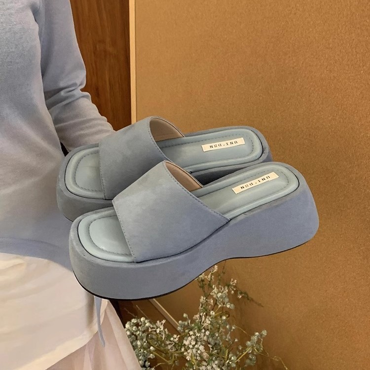 Zapatillas rojas retro de suela gruesa, zapatos de hadas, desgaste exterior 2025 nuevo verano, sandalias y sandalias de todo fósforo