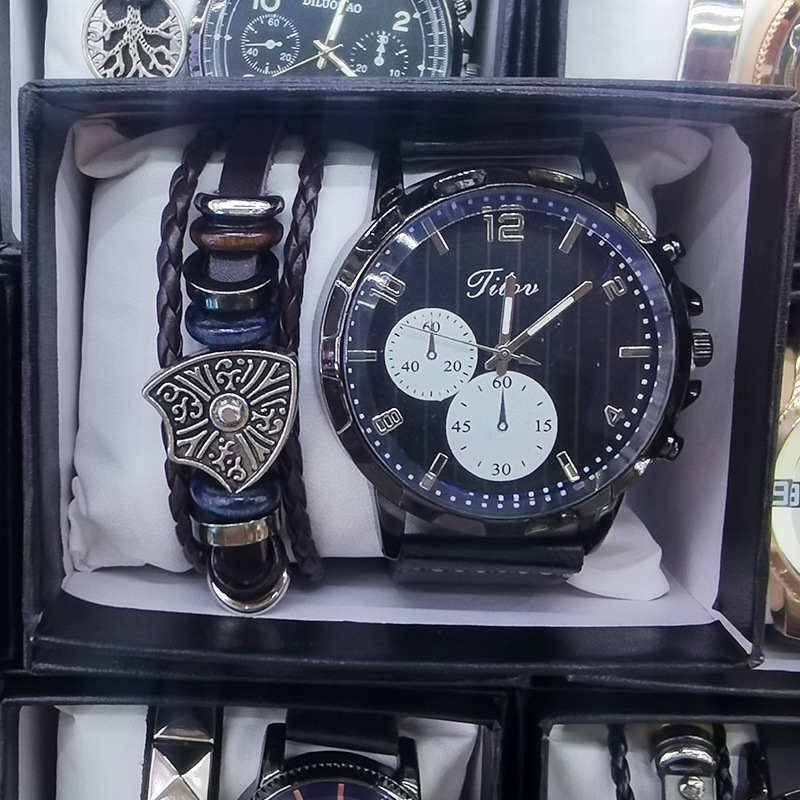 Set di braccialetti alla moda di vendita caldo, confezione regalo di accessori per orologi in stile hip-hop punk, 2 set, orologi da uomo_voghion.com