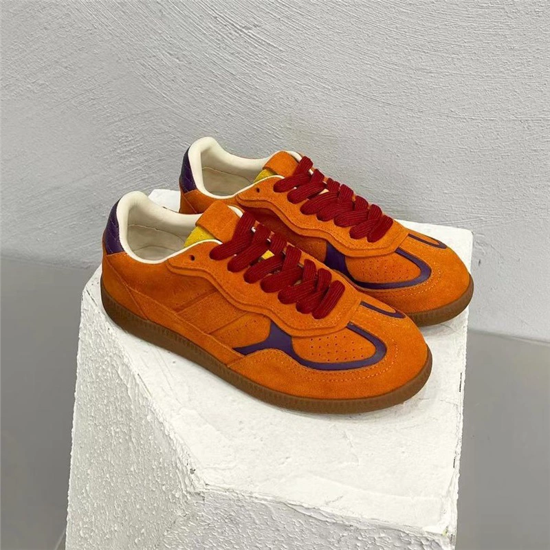 Весенне-осенние кроссовки 2025 года, новая модель, оптом, без бренда, из натуральной кожи, повседневные спортивные, однотонные, белые, ретро-дизайн в немецком стиле.