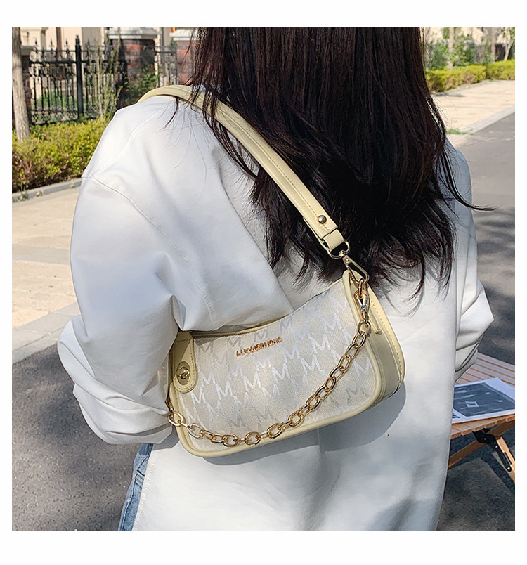 Fashion Chain Messenger Portable Small Square Bag Wholesale display picture 20