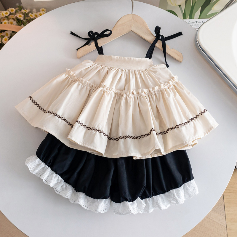 2025 女の子サマースーツ、ファッショナブルで人気のある女の赤ちゃん刺繍サスペンダートップレースショーツ 2 点セット|undefined