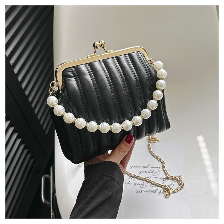 Women's Small Pu Leather Solid Color Vintage Style Classic Style Beading Clasp Frame Dome Bag display picture 4