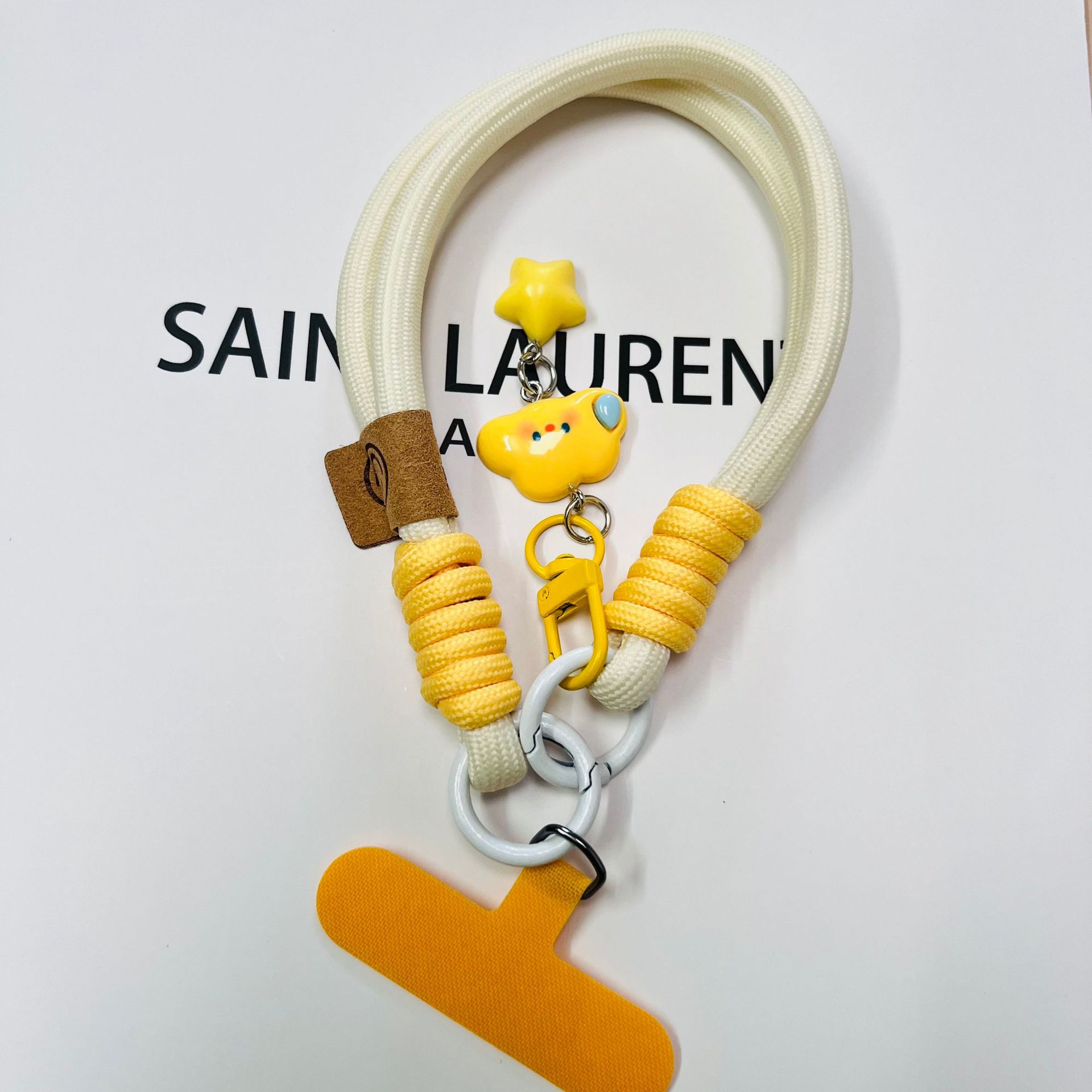 노란 밧줄 + 웃는 얼굴 + 스페이서 + 구름