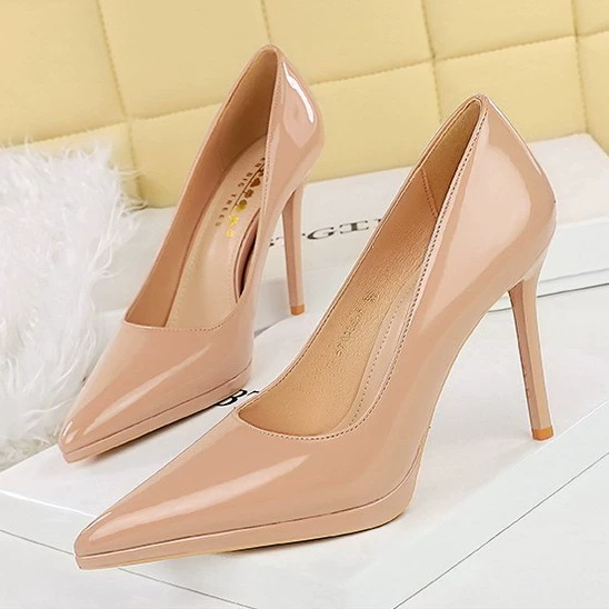 Женские туфли из лакированной кожи на высоком каблуке, новый стиль, французский стиль, заостренный носок, водонепроницаемая платформа, удобные для ног, шпилька, туфли-лодочки нюдового цвета для повседневной носки