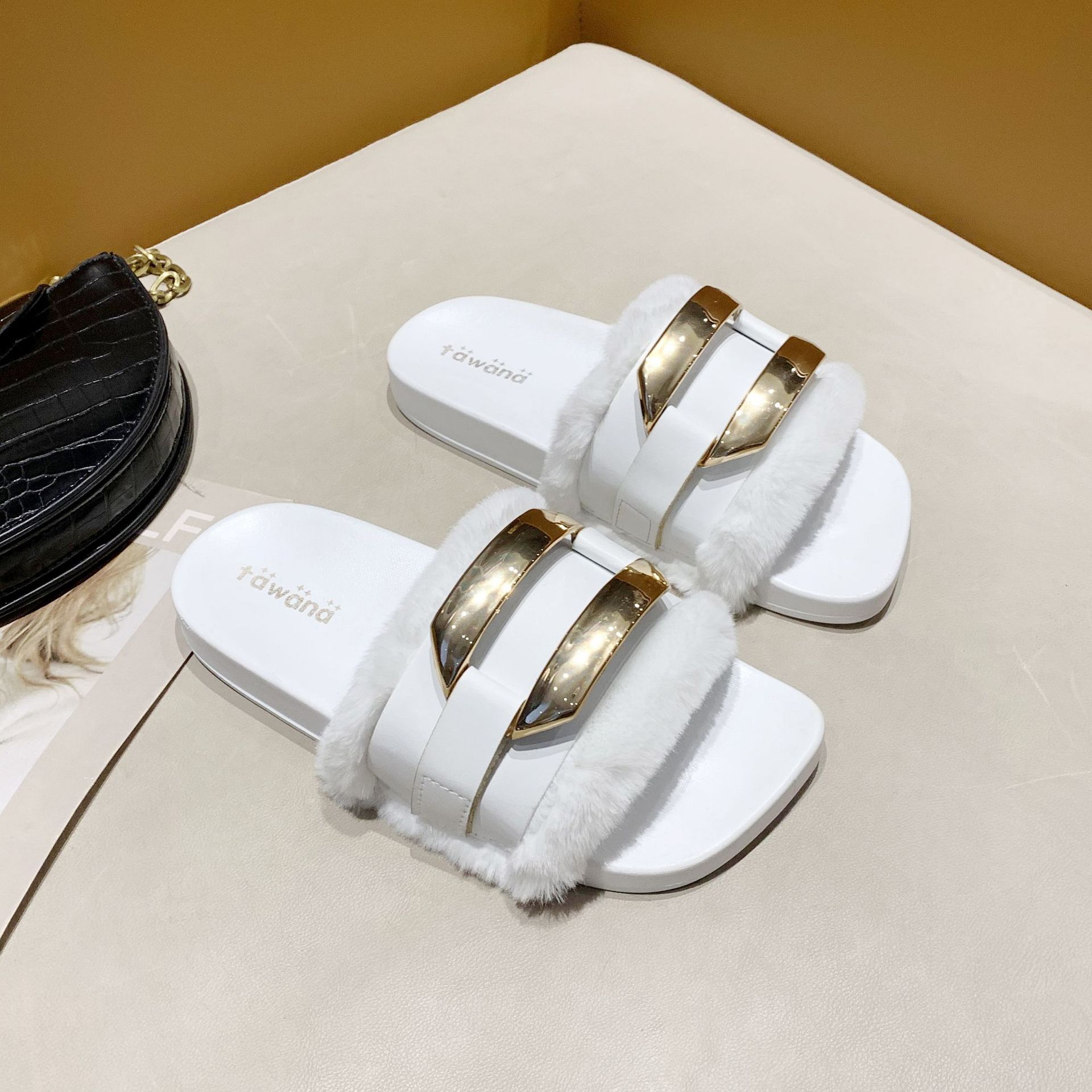 Tawana primavera y otoño nuevas zapatillas a juego de mujer de una sola palabra casual hogar al aire libre zapatillas de felpa comercio electrónico transfronterizo al por mayor