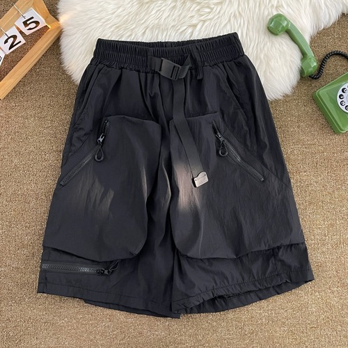Shorts trendy casual popular fashion Instagram relaxed stylish handsome fashionable Hong Kong style