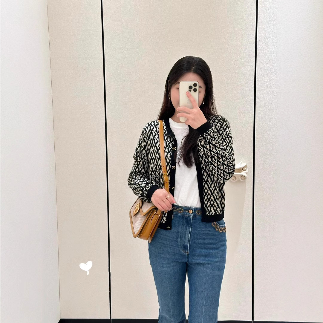 高版本VA家25春秋新款简约撞色三角提花针织圆领长袖黑色开衫羊毛