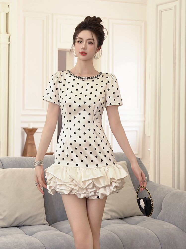 Váy chấm bi xù cổ tròn đính kim cương giả phong cách retro — quả mơ chấm bi