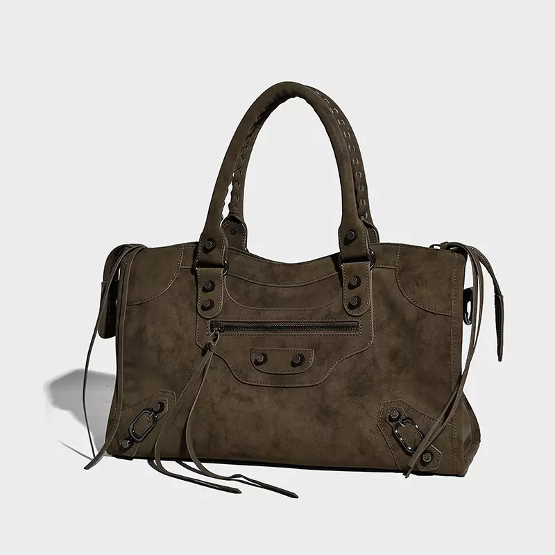 2025新款时尚手提女包小众高级感流苏出差大容量单肩斜跨邮差包