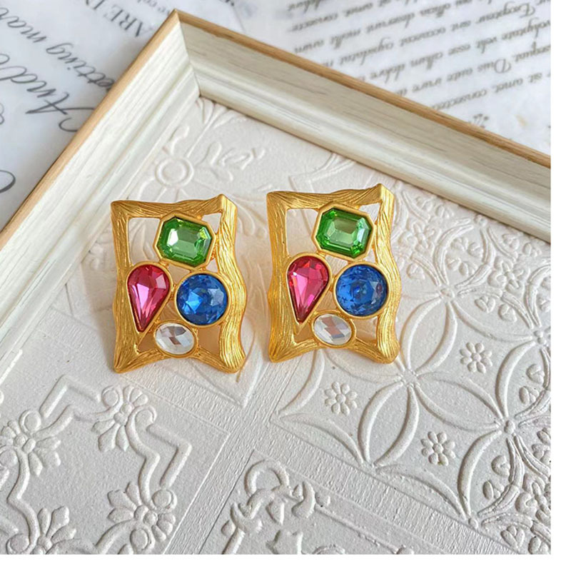 Vintage Style Geometric Alloy Gold Plated Glass Women's Ear Studs 1 Pair display picture 2