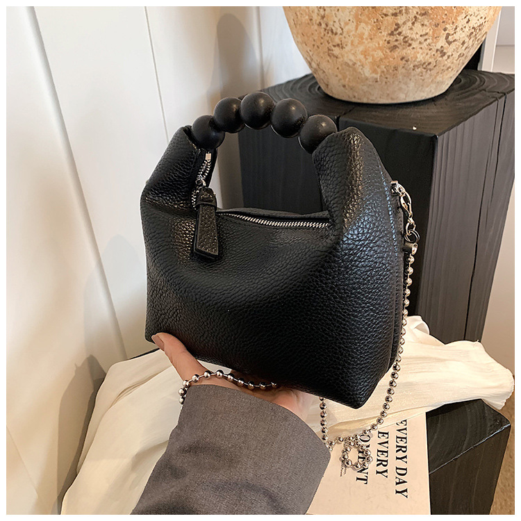 Frau Klein Pu-Leder Einfarbig Elegant Klassischer Stil Perlen Kissenform Reißverschluss Handtasche display picture 3