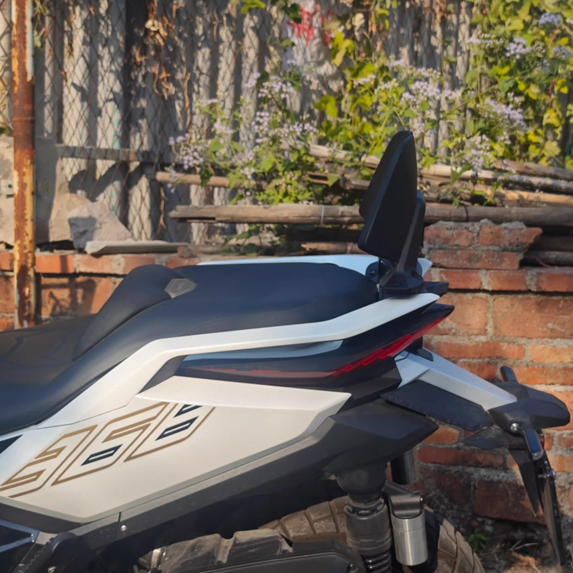 Suitable for Shengshi 368g Modified Backrest, Upgraded Passenger Comfort Back Cushion, Aluminum Alloy Backrest, Backrest and Waist