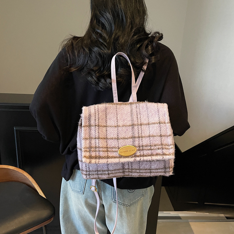 2024 invierno nuevo nicho de diseño de color contraste estricto de alta calidad bolsas de felt popular lindas mochila de damas