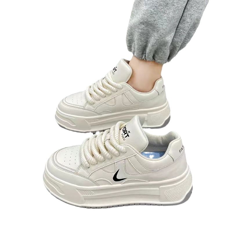 Pequeños zapatos blancos para mujeres 2024 nuevos zapatos deportivos casuales de soleas gruesas de otoño que coinciden con el nicho de los zapatos de entrenamiento de moda
