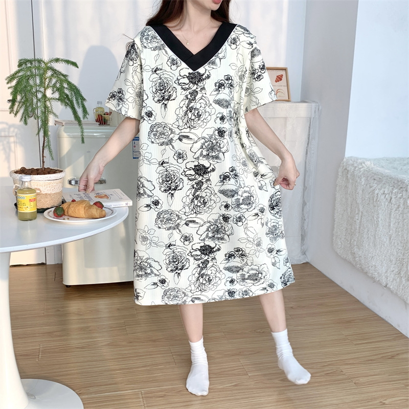 大きいサイズの300斤の月子服の夏の薄いタイプの半袖の妊婦は乳を与えます。