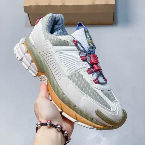 Pure original Vomero Roam, limited edition for the Year of the Horse, chunky-soled, breathable mesh running shoes, unisex, with functional drawstrings