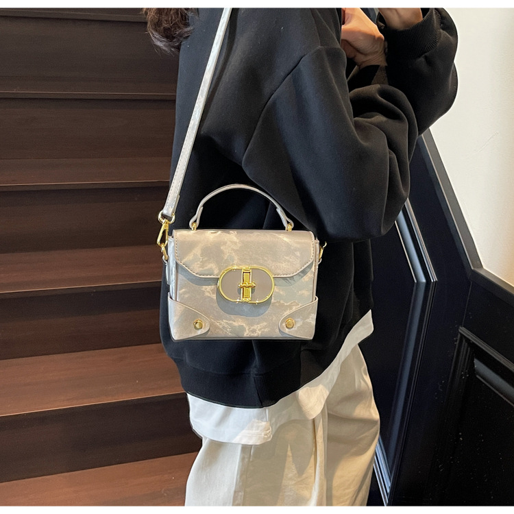Fashionable and trendy small bag 2025 new women's bag, summer casual and simple crossbody bag, hand-held texture small square bag undefined