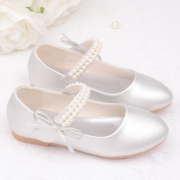 Autumn white children's shoes