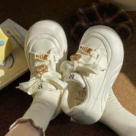 可爱大头厚底板鞋女圆头2025新款面包鞋子增高百搭休闲小众小白鞋