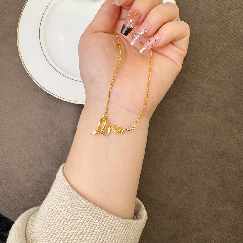 Guochao antiguo diseño de collar de oro Fasha sensación de serpiente espiral enredada cadena de clavícula para mujeres lujosas joyas no se desvanecen