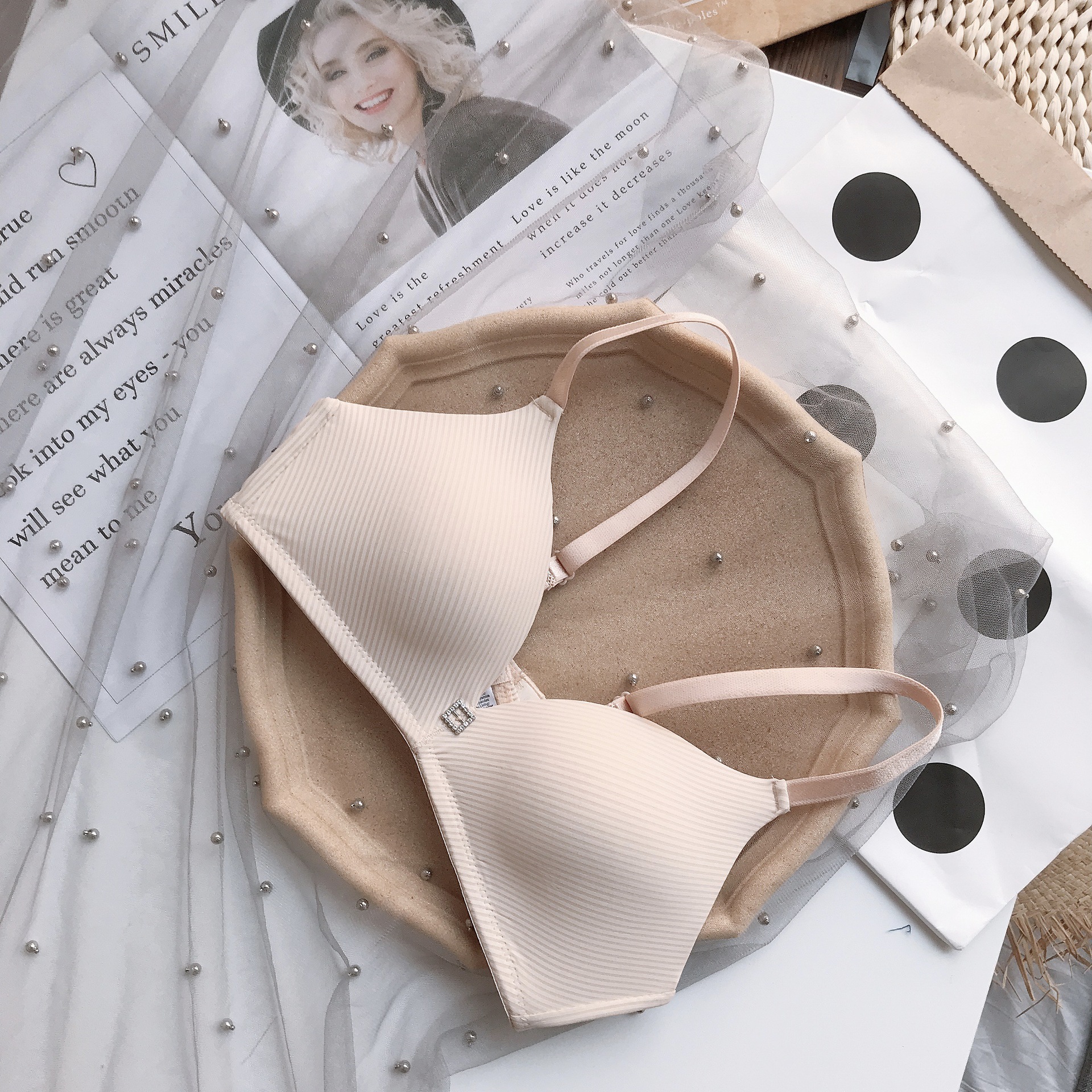 Ropa interior mujer estilo delgado sujetador de texto femenino sin anillo de acero recogido, antiflacidez, rayas cómodas sin costuras