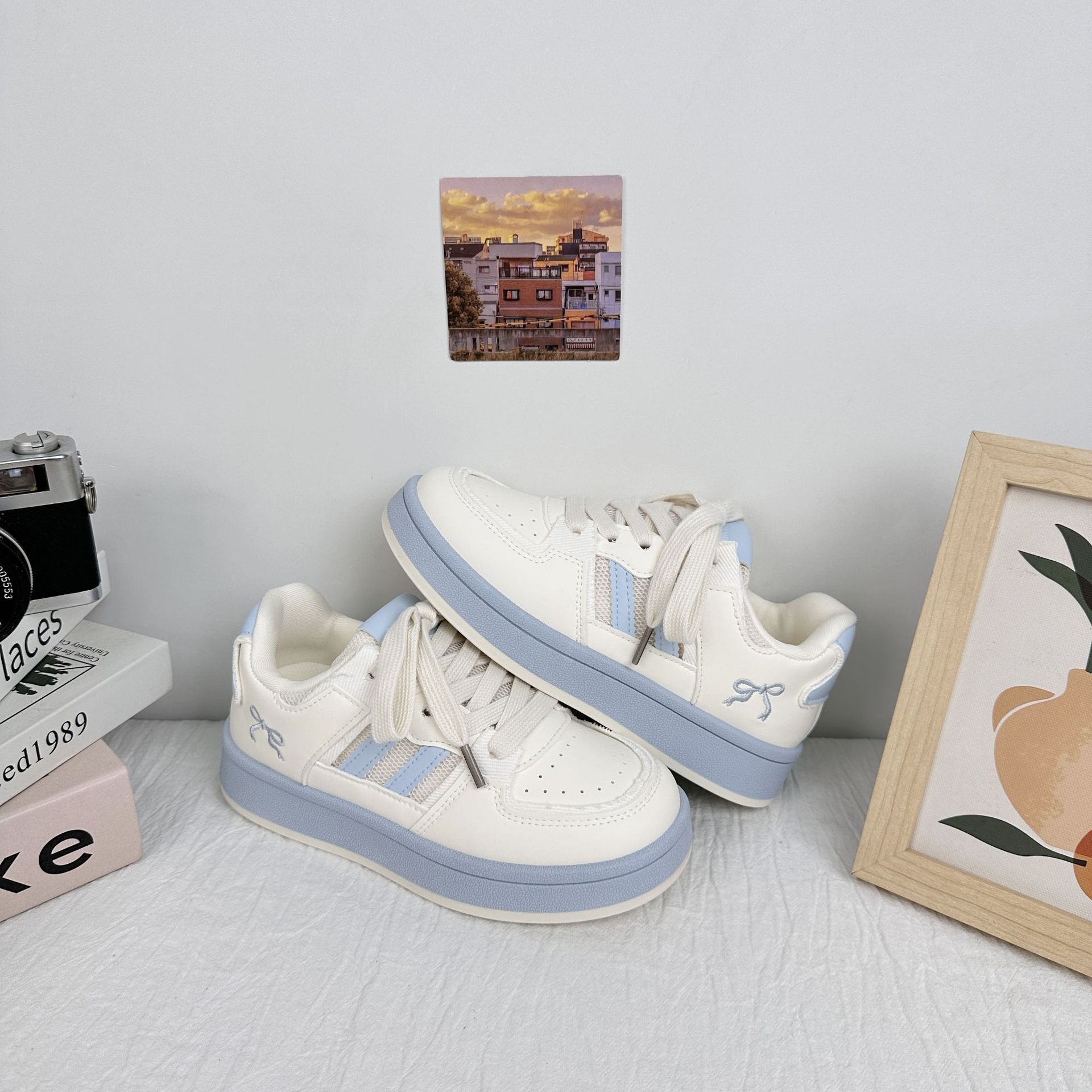 Zapatillas de plataforma de onda lejana para mujer 2025 nuevos zapatos blancos de todo fósforo de primavera y verano zapatos de pan casuales de estilo femenino dulce generación