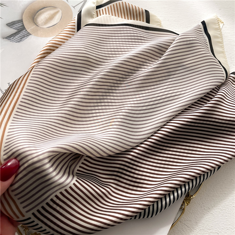 Foulard in seta da donna a righe quadrato scozzese versatile_voghion.com