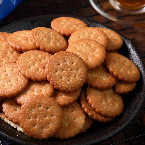 Japanese imported Nihon Minami Tenchi Salt Small Round Cookies Japanese Sea Salt Flavor Small Round Biscuits Salty Thin Crispy Biscuits Wholesale