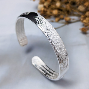 �yɫ����ĵ�����͹����CŮ�����ٴ�����Ľ��C���_�ڶYƷ���l