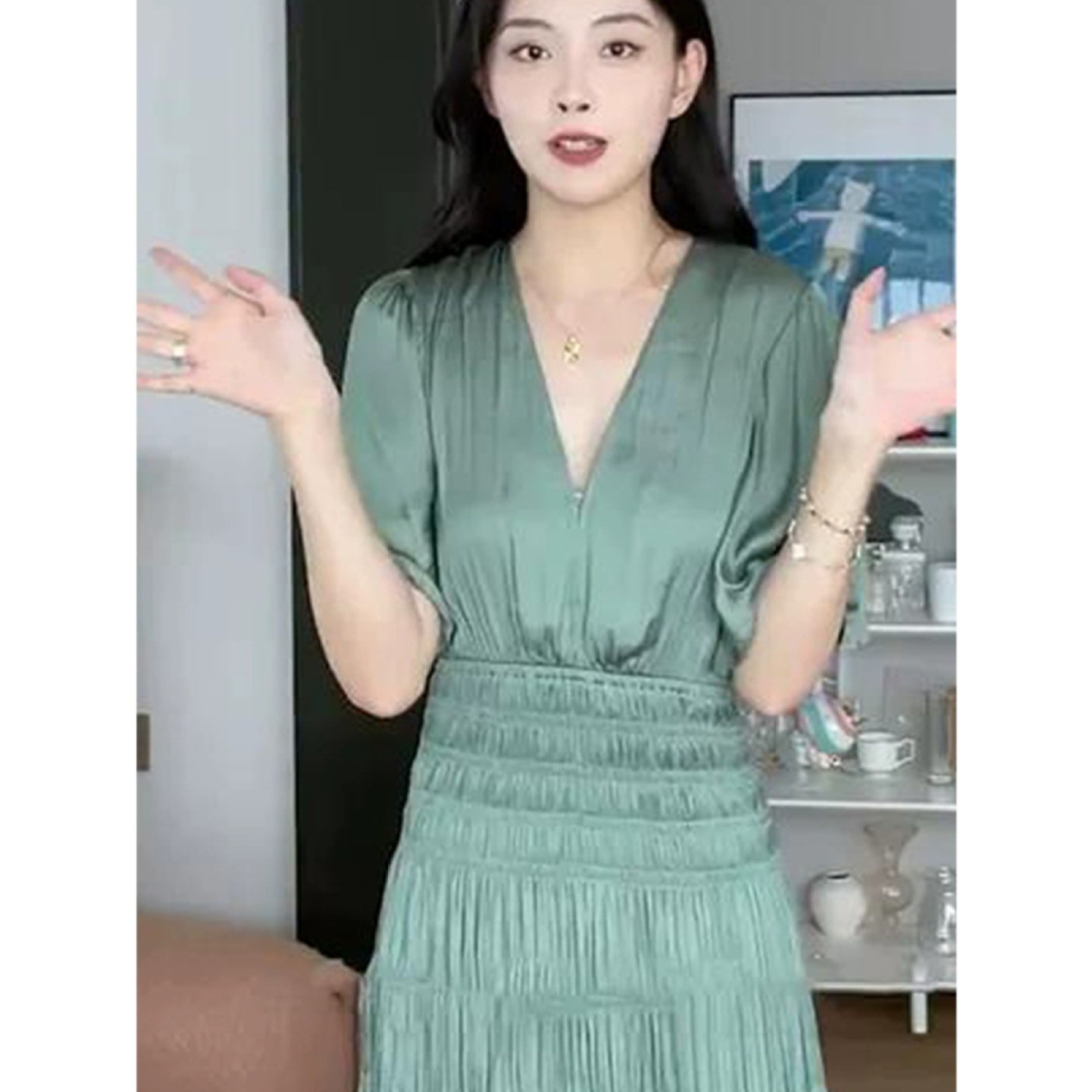 Váy liền satin cổ chữ V dáng dài kiểu Pháp tinh tế — váy xanh