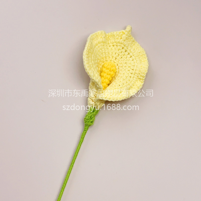 Calla Lily flor artificial ramo tejido a mano Flor de lana de ganchillo acabado flor permanente para el regalo de graduación del maestro