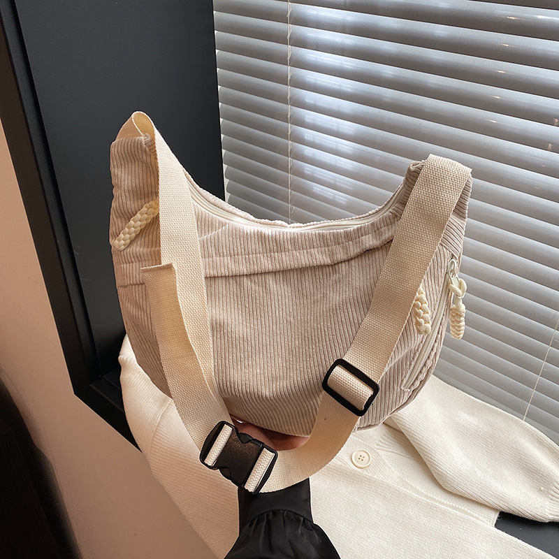 Bolsa de bolsillo de mujer bolso de viaje de gran capacidad 2024 nuevo invierno de terciopelo japonés bolso de hombro casual