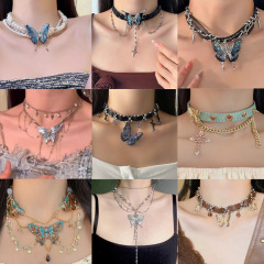 甘いクールなギャルの蝶のタッセルのネックレスの女性y 2k重工の首のチェーンのパンクの復古の首輪のchocker首は飾りをつけます。
