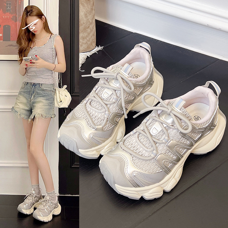 2025 여름 야외 메쉬 캐주얼 신발 아빠 신발 여성 스포츠 레이스 업 패션 라운드 발가락 기질 경량 신장 증가 신발