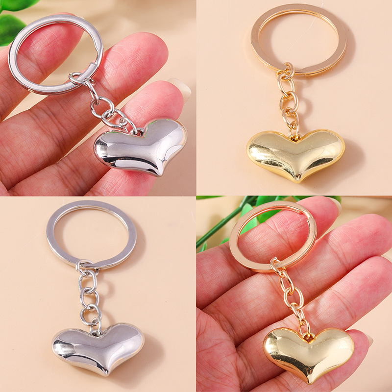 New European and American cross-border creative heart-shaped keychain, personalized and simple couple gift key ring peach heart bag pendant