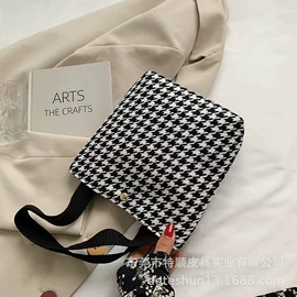 化妆包;收纳袋收纳包;女士单肩包