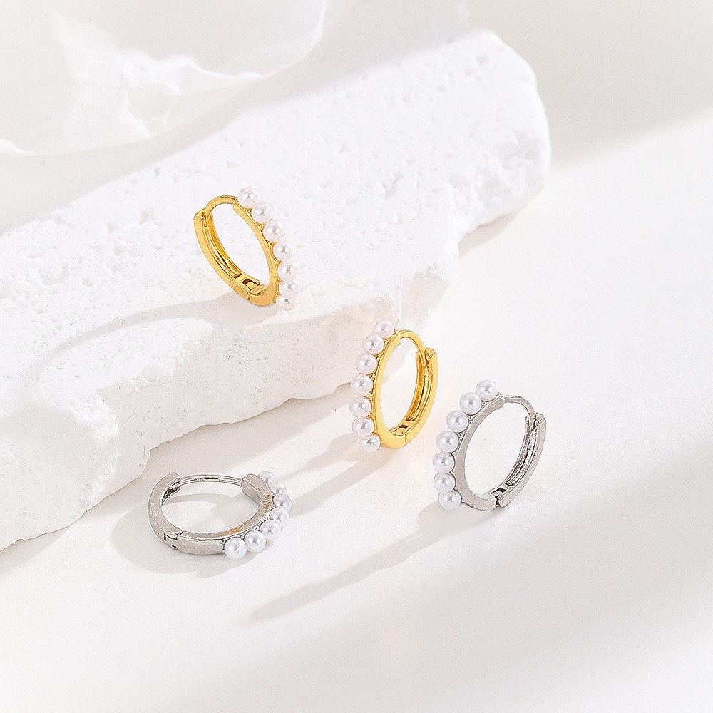 Labret stud lip piercing jewelry styling detail