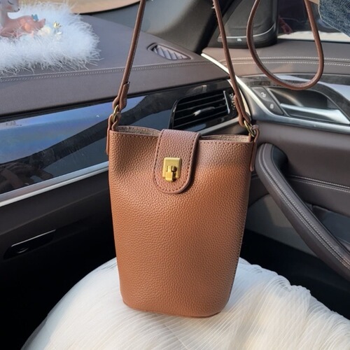 2024 early spring new style vertical mobile phone women's large capacity multi-compartment mobile phone bag fashionable and versatile Korean style small crossbody bag