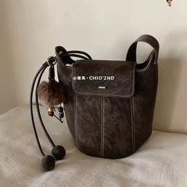 南风Chio2nd 南瓜包水桶包包女2025新款冬季百搭通勤单肩斜挎小包