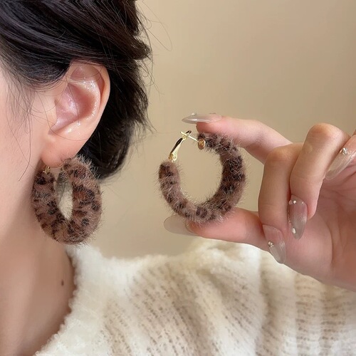 American retro!  Plush leopard print hoop earrings autumn and winter high-end niche temperament earrings lazy feeling earrings for women