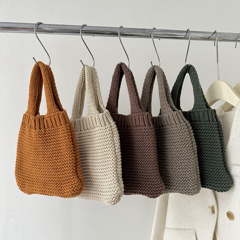 Bolso de lana de punto de color sólido tejido a mano para mujeres Otoño e Invierno estilo coreano simple todo partido pequeño bolso portátil bolso de hombro