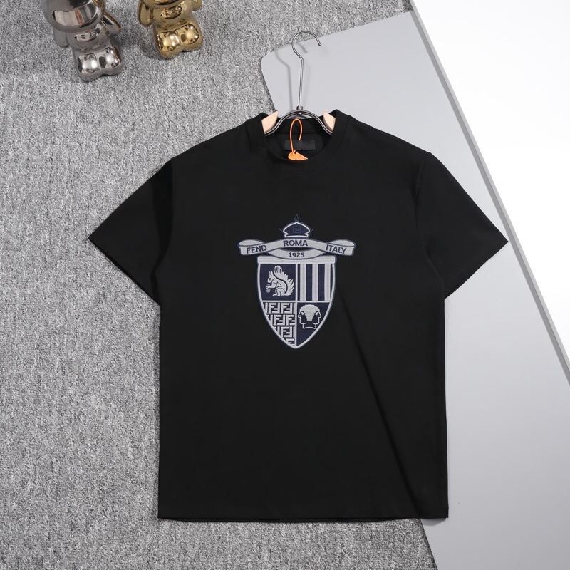 New spring and summer collection, in stock now: FF brand short-sleeved T-shirt with embroidered chest design, Parisian style, men's clothing, Lowe New spring and summer collection, in stock now: FF brand short-sleeved T-shirt with embroidered chest design, Parisian style, men's clothing, Lowe