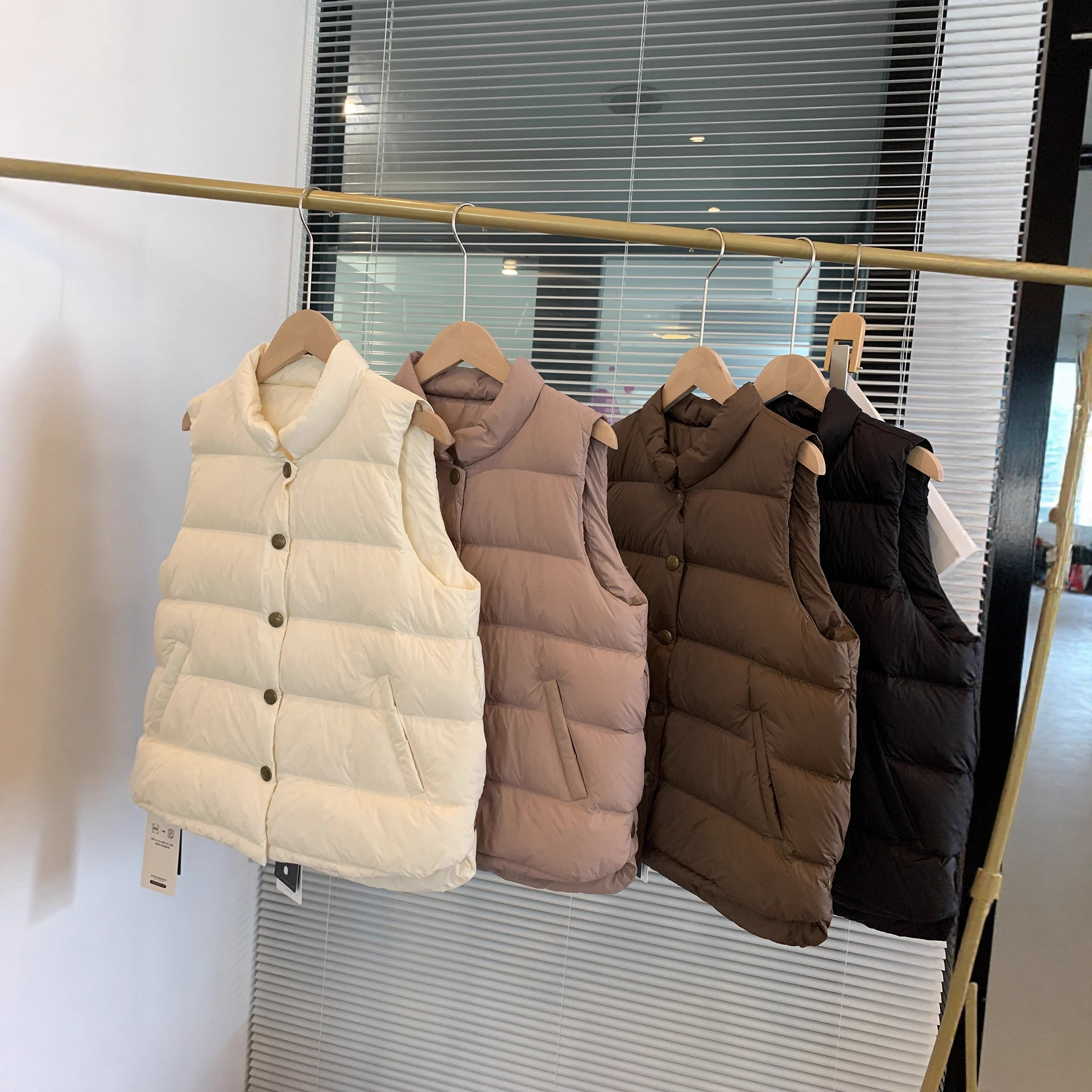 轻 保暖~品质推荐 三星90白鸭绒马甲保暖厚实短款羽绒服女秋冬新