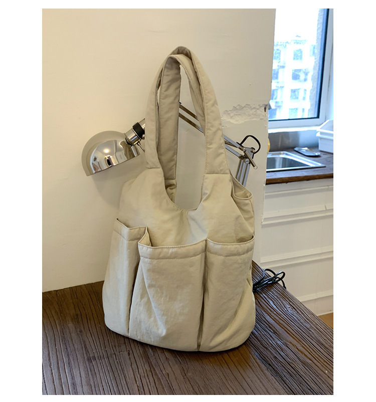 Single-shoulder underarm bag, large-capacity tote bag, versatile nylon fabric bag for women, new pleated multi-pocket commuter handbag undefined