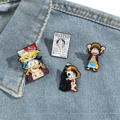 日系アニメワンピースブローチルフィ金属バッジ漫画風合金服バッグアクセサリーピン