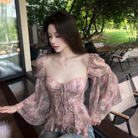 法式碎花不规则设计喇叭袖T恤女夏季气质绝美修身显瘦露背上衣ins