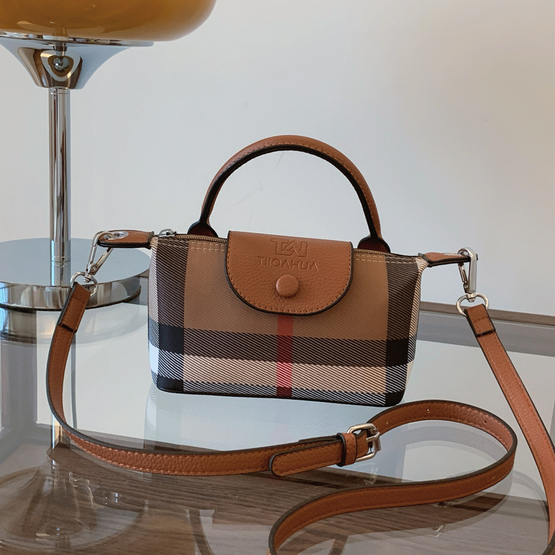 2026 Summer New Fashion Casual Versatile Women's Bag Single Shoulder Crossbody Bag Microfiber Bag Saddle Bag Single Shoulder Women's Bag 2026 Summer New Fashion Casual Versatile Women's Bag Single Shoulder Crossbody Bag Microfiber Bag Saddle Bag Single Shoulder Women's Bag