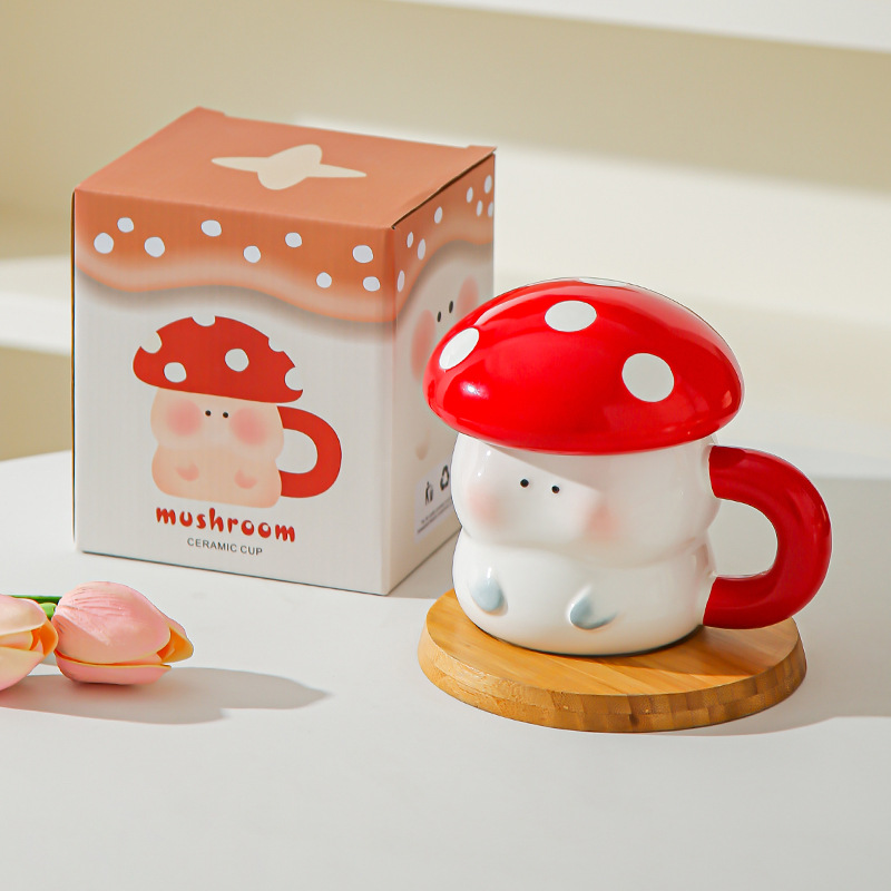 Corazón de una niña encantadora taza de cerámica de hongos con tapa de mano con regalo de alto valor creativo de cerámica taza de café