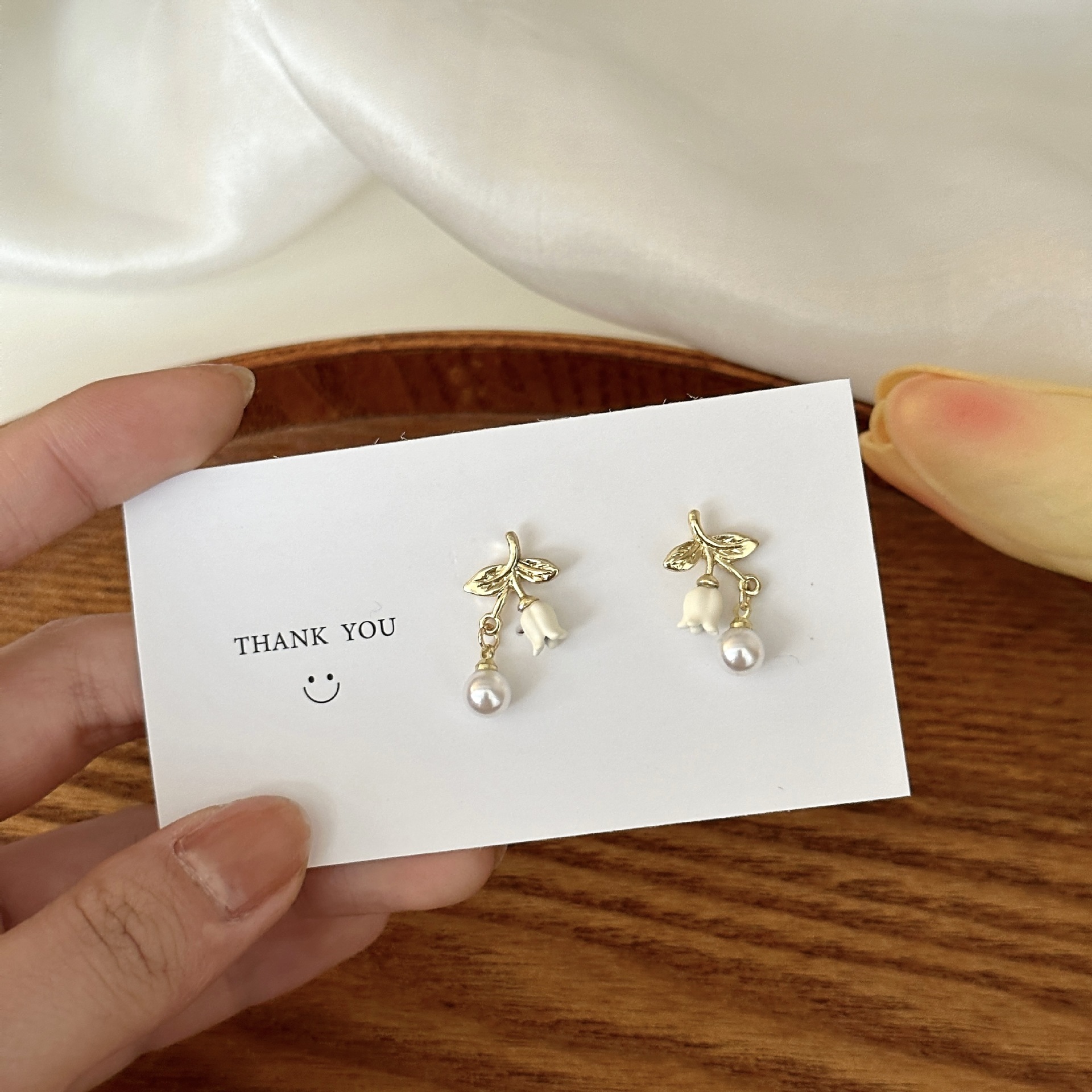 1 Pair Sweet Simple Style Flower Plating Inlay Alloy Pearl Drop Earrings display picture 4