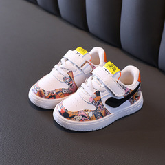 Dropshipping girls' sneakers—new spring/autumn casual shoes for little kids, graffiti-print breathable white sneakers, low-top sports shoes.